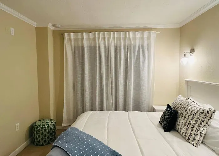 "dunes" Gulf-view Historic Beachside 1/1 Holiday home