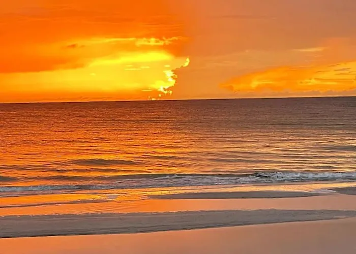 "dunes" Gulf-view Historic Beachside 1/1 Holiday home
