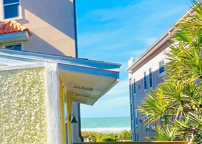 "dunes" Gulf-view Historic Beachside 1/1